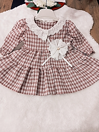 Yakası güpürlü elbise